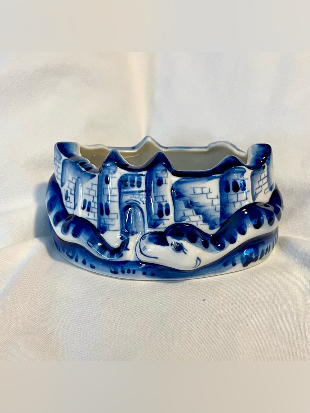 *VINTAGE* GZHEL Russian Porcelain Handpainted Ashtray - Castle Scene w/Serpent